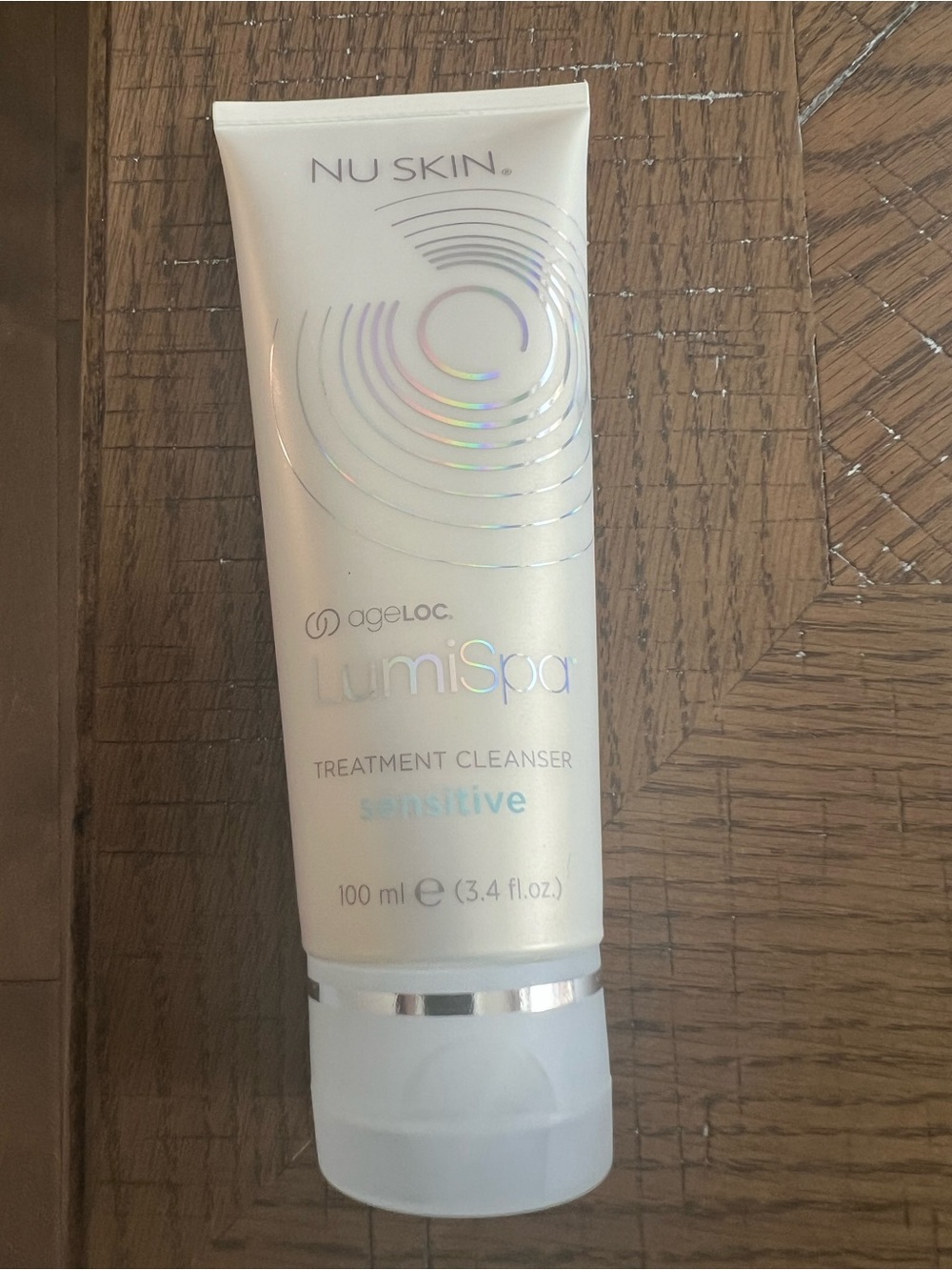 New NuSkin LumiSpa Treatment Cleanser - Sesitive